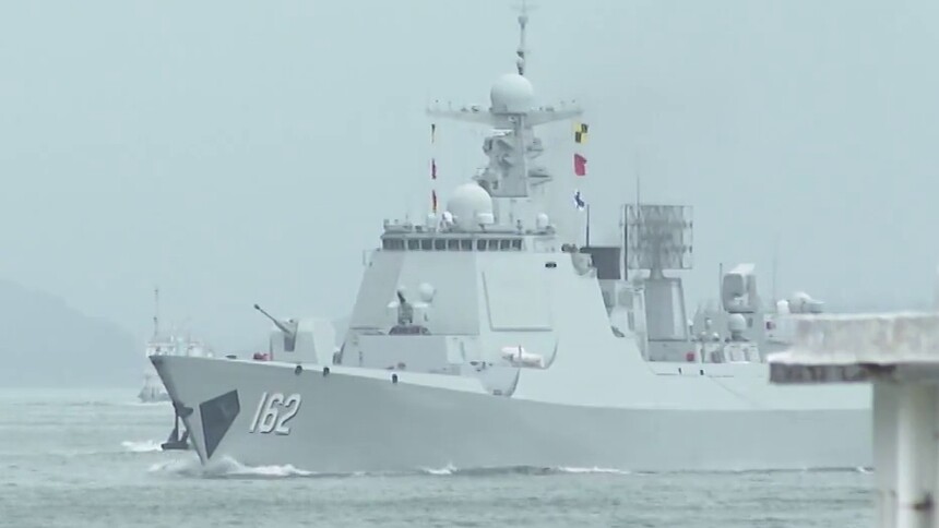 海军舰艇编队离开香港