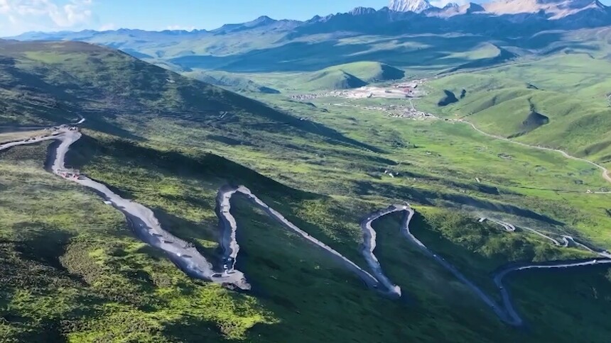 你曾是那束光 川藏公路博物馆 天路筑丰碑