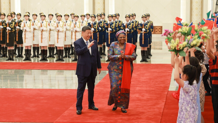 习近平举行仪式欢迎纳米比亚总统访华
