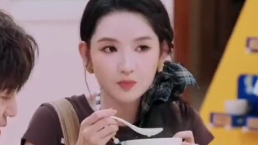 凑热闹追热点：“资深老吃家”王玉雯已上线！ 美食品鉴专业感直接拉满