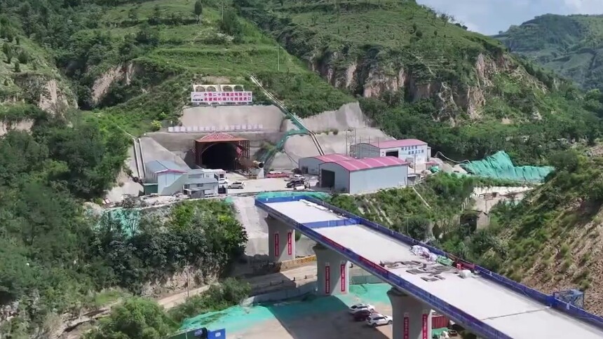 延（安）榆（林）高铁最长隧道掘进突破万米大关