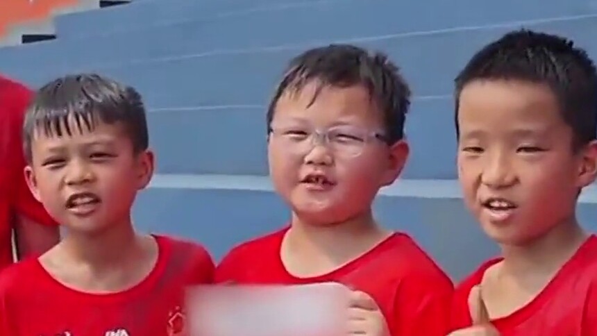 看得出岳阳队是真爱 岳阳队小球迷被问会不会去湘超现场 小球迷：“那包的呀”