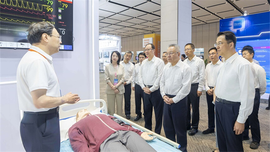 2026全国医学模拟人和健康传感器智能感知大赛颁奖大会暨成果交流展在长沙举行 沈晓明 毛伟明巡展 章轲 谢卫江致辞并颁奖