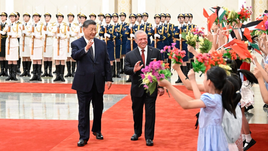 习近平举行仪式欢迎约旦国王访华