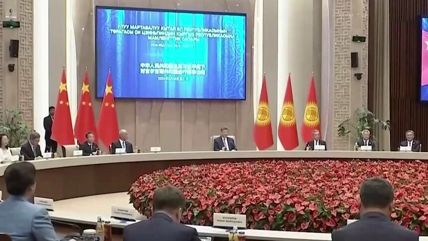 习近平同吉尔吉斯斯坦总统扎帕罗夫会谈