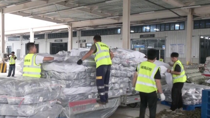岳阳：三荷机场货机直达越南河内