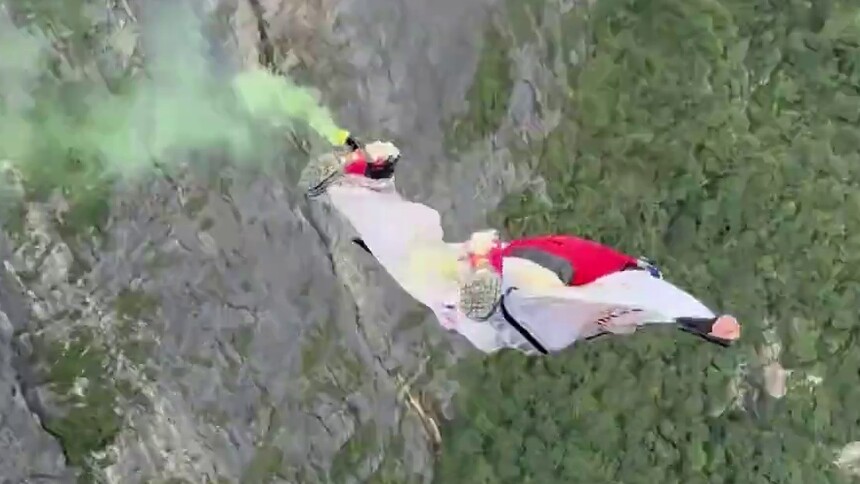 第十二届翼装飞行世锦赛 中国选手张树鹏获竞速项目季军