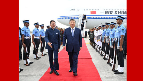 习近平抵达新德里出席金砖国家领导人第十八次会晤