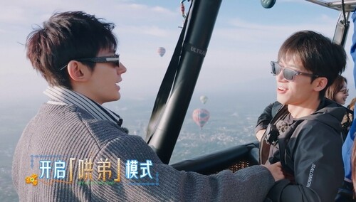 王星越在线等夸 邓为开启“哄弟”模式