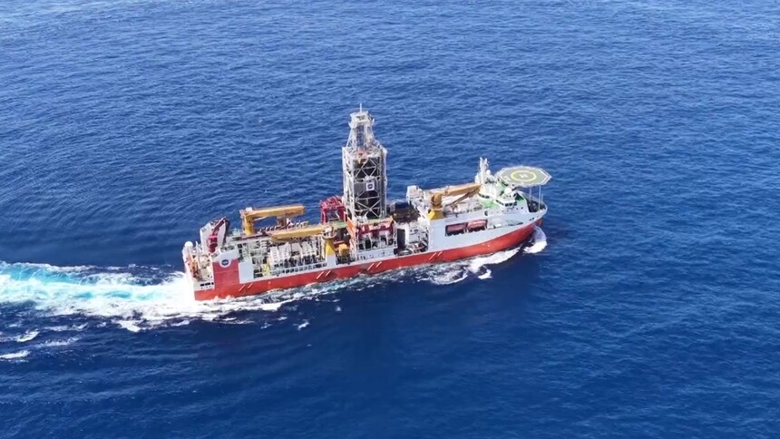 “梦想”号深海钻探取心达5000米级