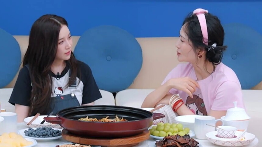《娜就聊姐姐》10月15日看点：阚清子聊乘风变化 回宿舍满满的美食回忆