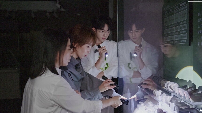 《博物馆夜行指“楠”》10月12日看点：谢楠何运晨讨论教会徒弟会饿死师傅吗