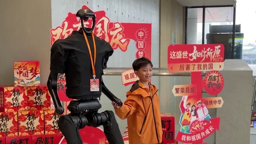 跟着芒果文旅，赴一场湘野狂欢 芒果未来艺术中心：“慢下来”看看展 把美好记忆带回家